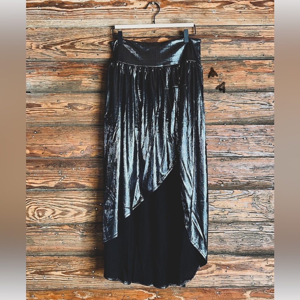 NWT! Stunning Boutique Metallic Chrome Slit Skirt! FaBuLoUs! ❤️